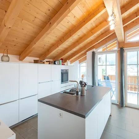 Luxury Penthouse With Balcony Ski Storage Carport Lift * Brixen im Thale
