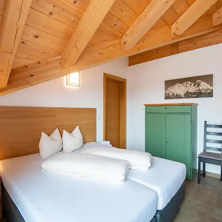 Luxury Penthouse With Balcony Ski Storage Carport Lift *