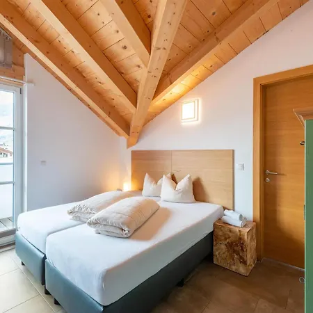 Luxury Penthouse With Balcony Ski Storage Carport Lift *