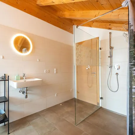 Luxury Penthouse With Balcony Ski Storage Carport Lift Brixen im Thale