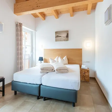 Luxury Penthouse With Balcony Ski Storage Carport Lift