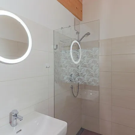 Luxury Penthouse With Balcony Ski Storage Carport Lift *