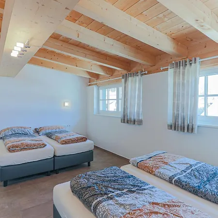 Luxury Penthouse With Balcony Ski Storage Carport Lift *