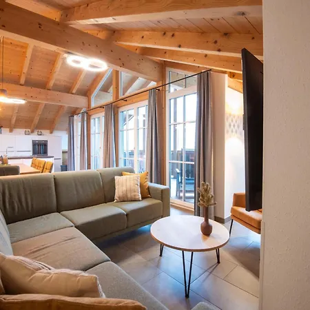 Luxury Penthouse With Balcony, Storage, Carport, Lift Daire *