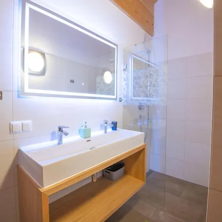 Apartament Luxury Penthouse With Balcony, Storage, Carport, Lift Brixen im Thale