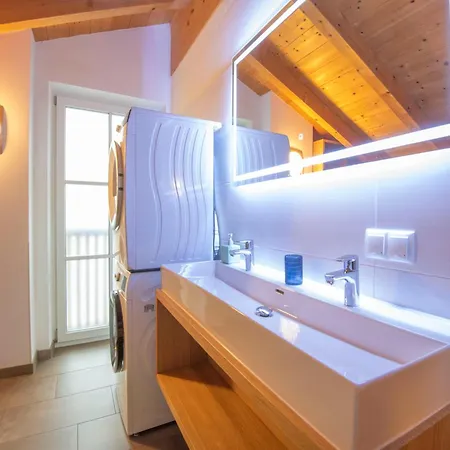 Luxury Penthouse With Balcony, Storage, Carport, Lift Brixen im Thale