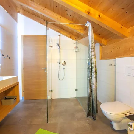 Luxury Penthouse With Balcony, Storage, Carport, Lift Daire Brixen im Thale