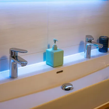 Daire Luxury Penthouse With Balcony, Storage, Carport, Lift Brixen im Thale