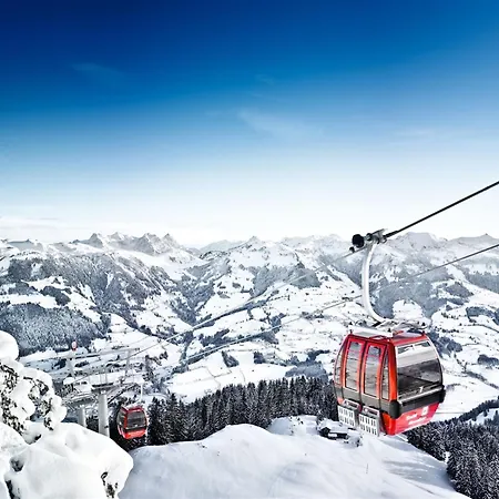 Luxury Penthouse With Balcony Ski Storage Carport Lift شقة