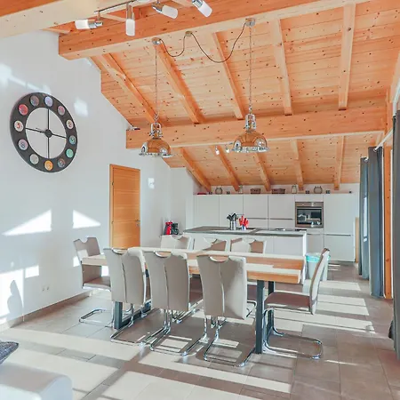 Luxury Penthouse With Balcony Ski Storage Carport Lift *